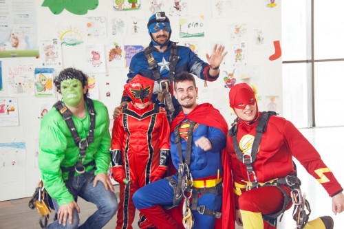 SUPEREROI ACROBATICI OSPEDALE PEDIATRICO INIZIATIVA BAMBINI 